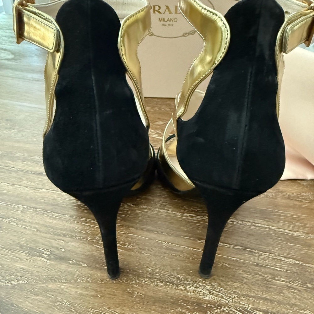 Prada Women's Black and Gold Heels - Size 37 ½ - Picture 7 of 10